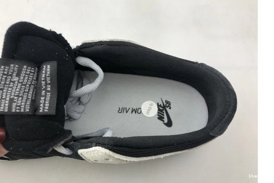 Low Pro Sb Dunk Wolf Zoom Black Grey-White-White Nike 854866-001 0925